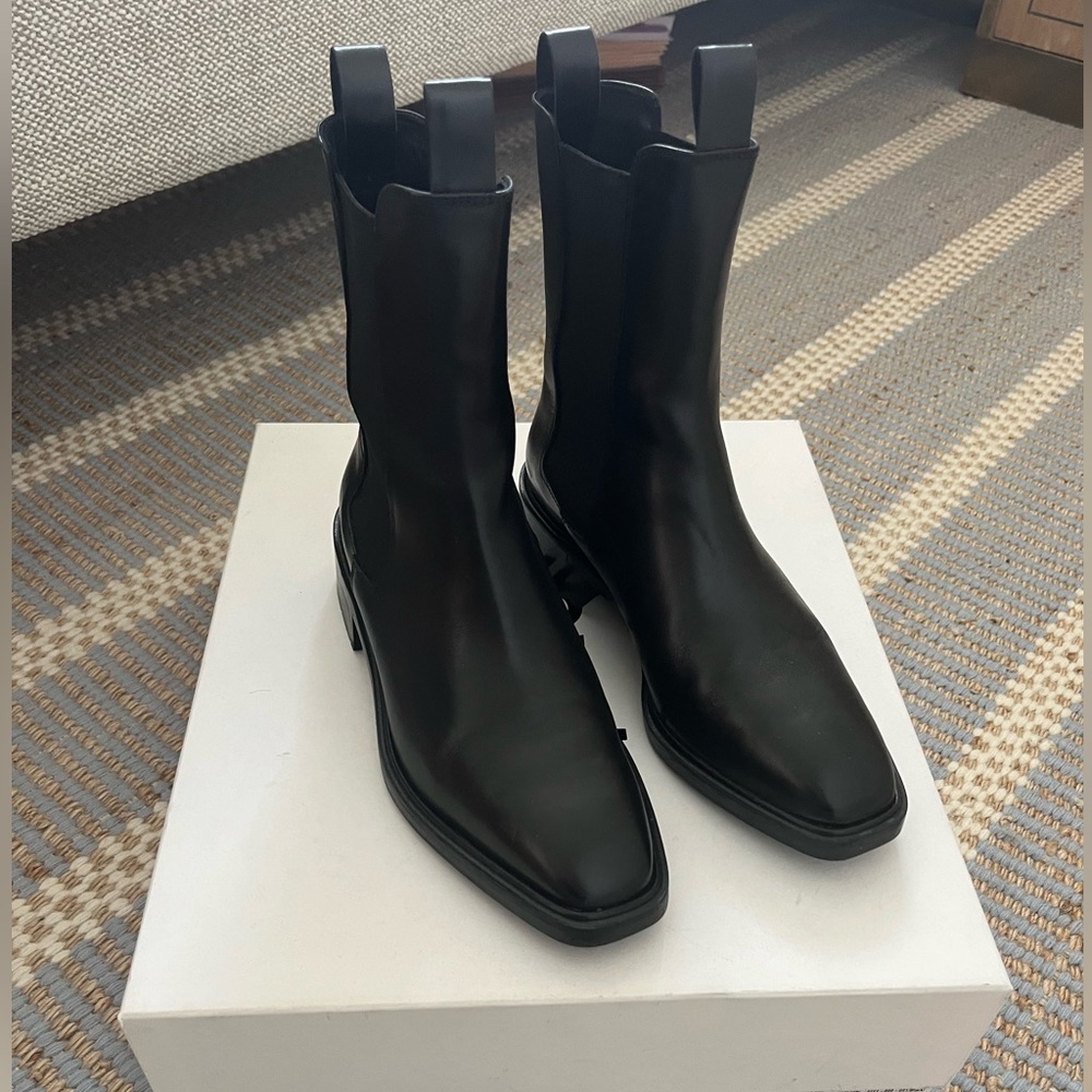 Aeyde Chelsea boot
